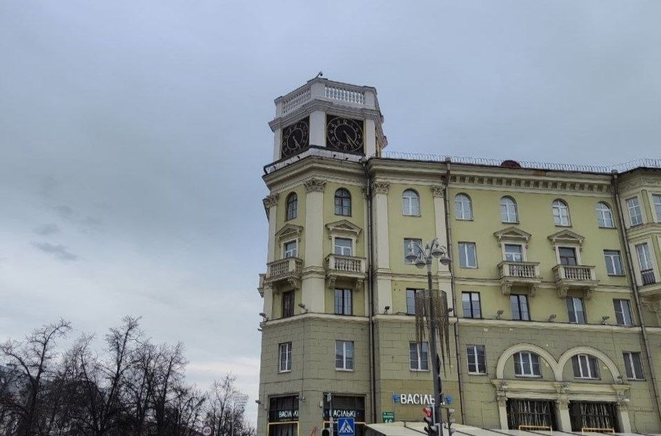Трехликие часы на проспекте Независимости